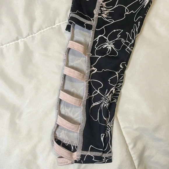 Girl Zip Up Hoodie w/Jogger Pants/Capri Bundle (2) - Size 6X - Picture 11 of 12